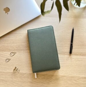 B6+ Green: Dot grid Planner for year