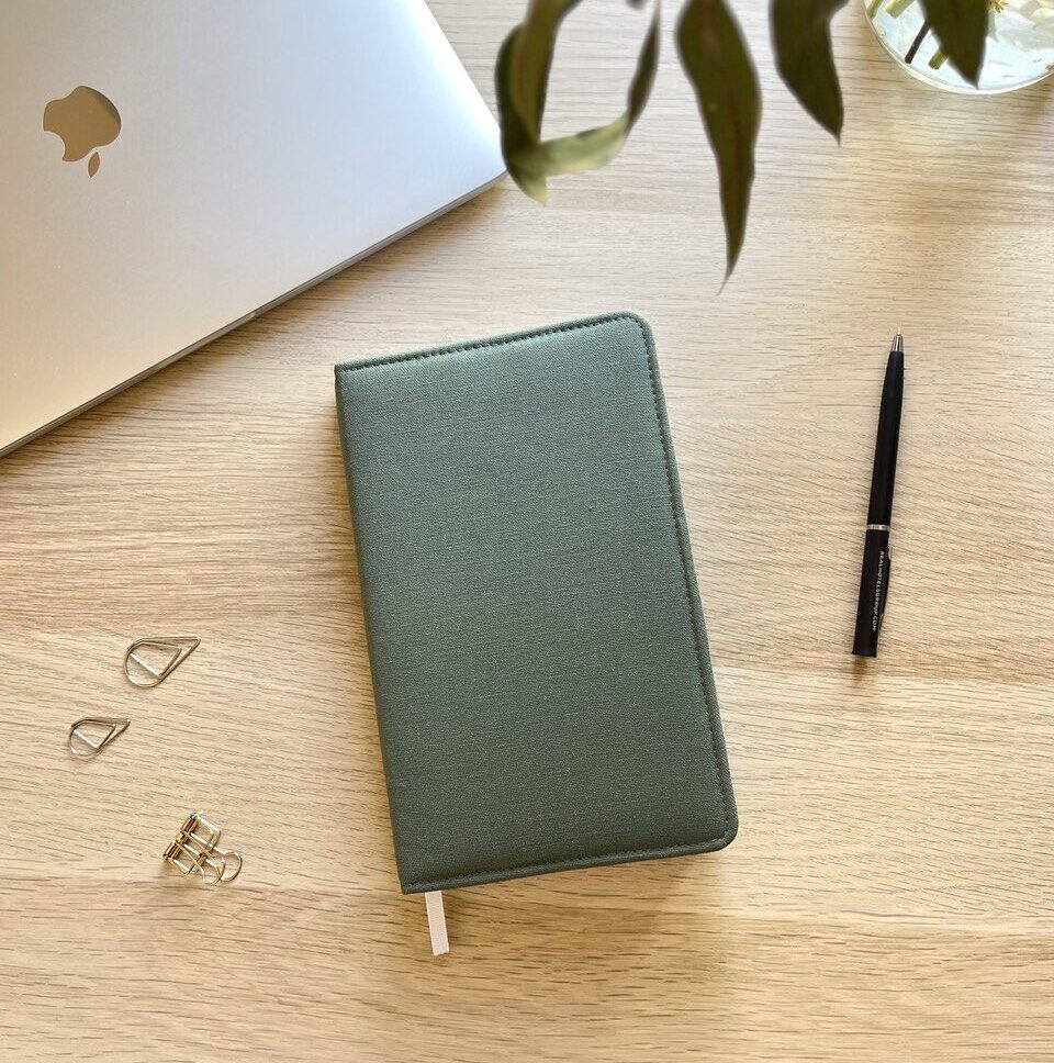 B6+ Green: Dot grid Planner for year
