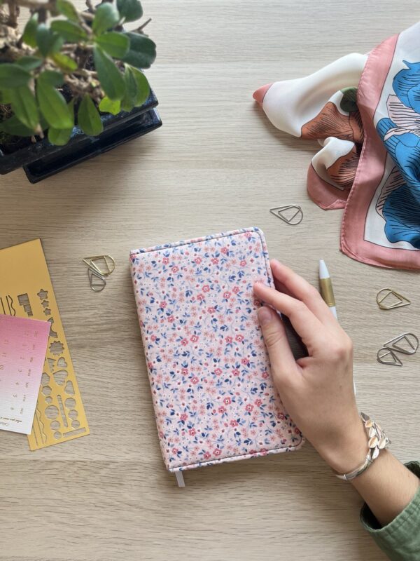 B6+ Floral: Dot grid Planner for year